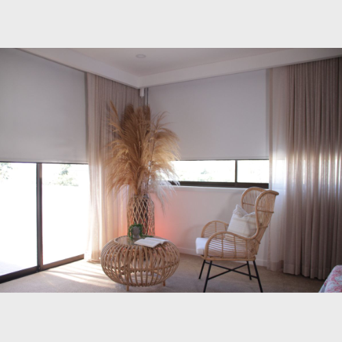 ROLLOS BLACKOUT & CORTINAS VELO EN HABITACIONES